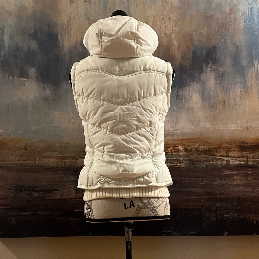 NWOT,, American Eagle, not worn, no tag, winter white, winter vest, - Picture 7 of 16